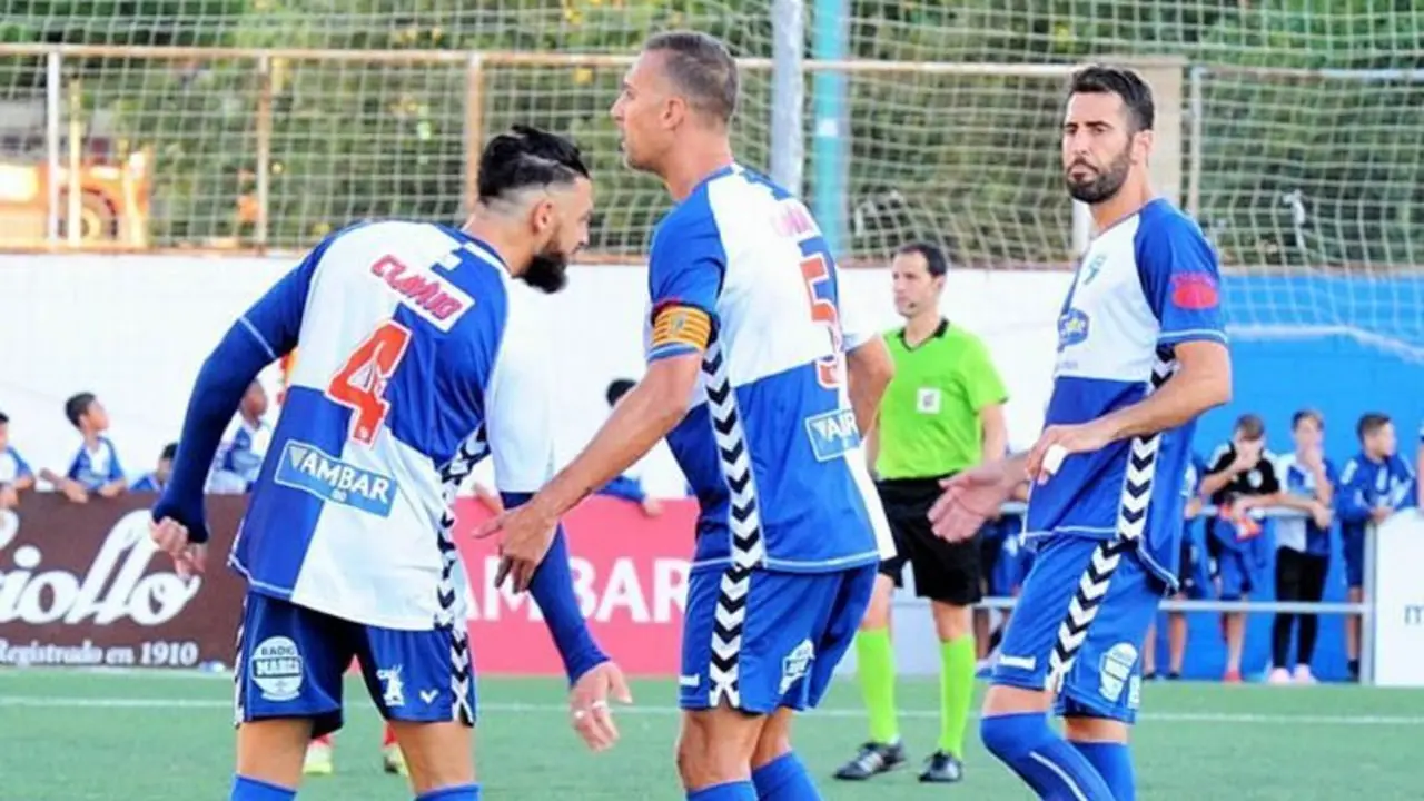 Jugadores del CD Ebro se animan antes de un encuentro | Foto: Estela Mart&iacute;nez