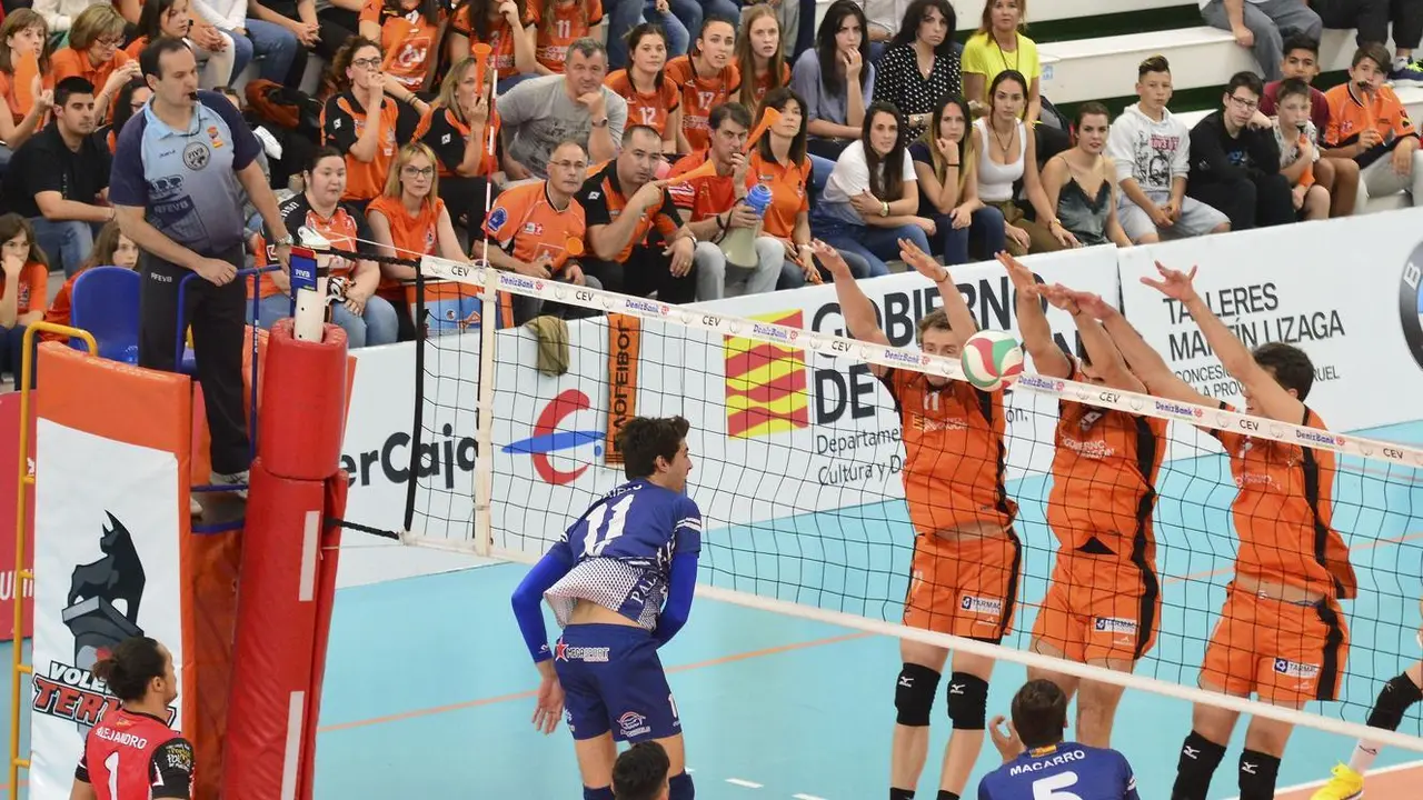 El Voley Palma y el CV Teruel durante el encuentro de Superliga del pasado a&ntilde;o/ Foto: Club Voleibol Teruel