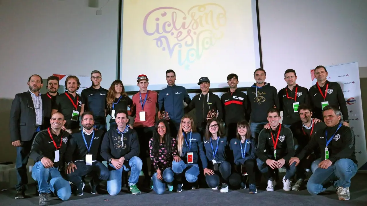 Foto de familia de ponentes y organizaci&oacute;n. 