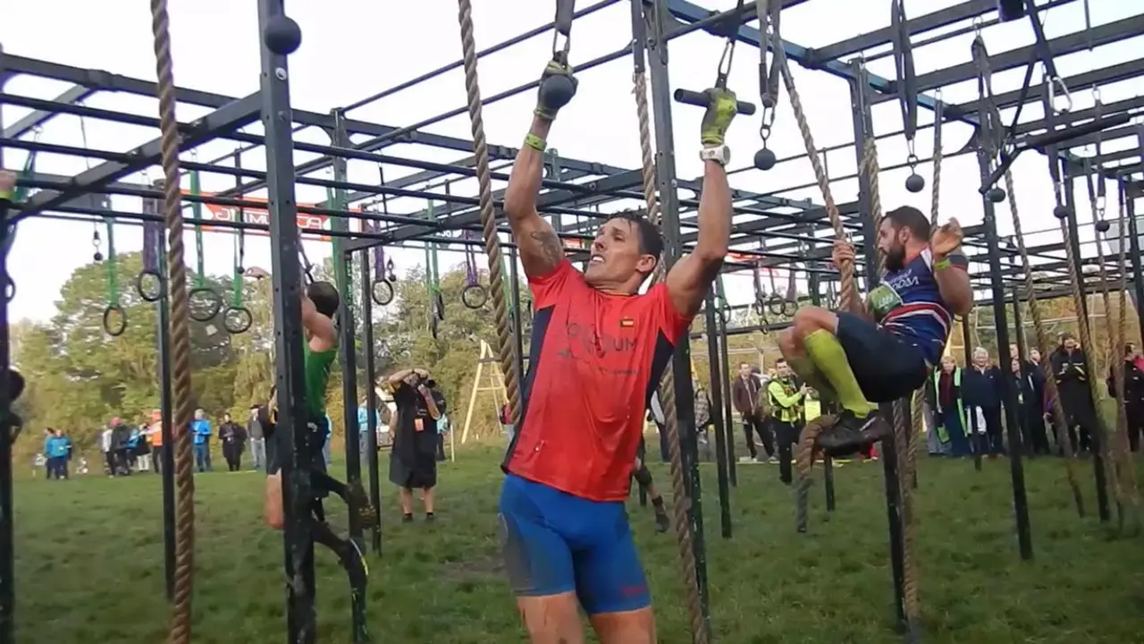 Jos&eacute; Resano cruza un obst&aacute;culo en el Mundial celebrado el pasado 20 de octubre en Londres. Foto: OCR