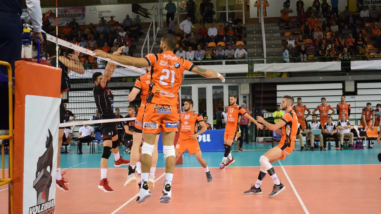 Thomas Ereu durante el partido de ida frente al Chaumont VB/ Foto: Isabel Traver