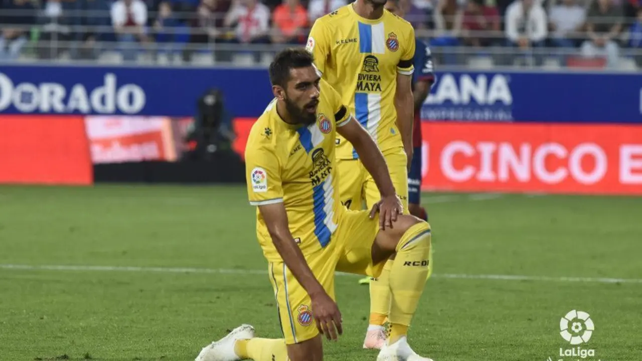 Borja Iglesias fue e protagonista del Espanyol con dos goles que dieron el triunfo a su equipo en El Alcoraz | Foto: LFP