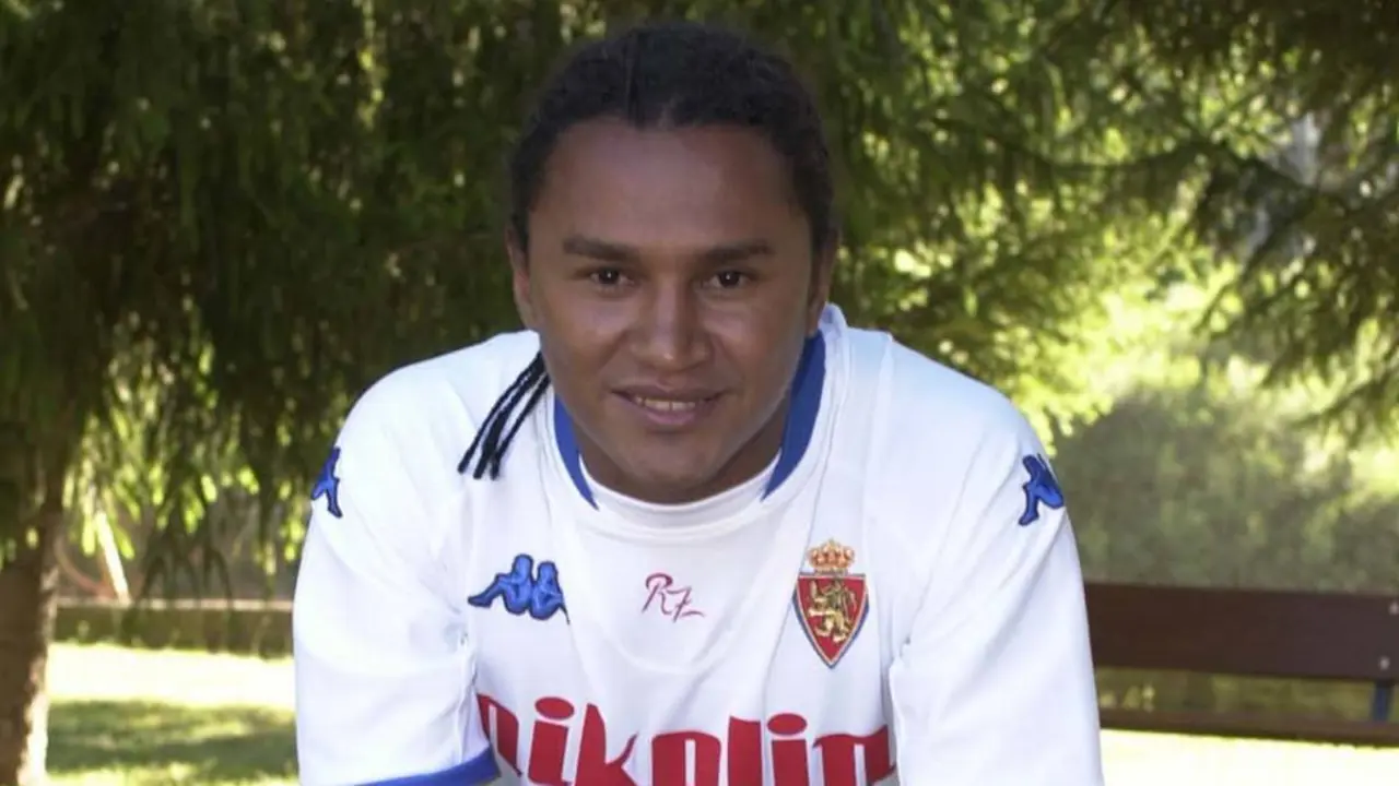 Esquerdinha con la camiseta del Real Zaragoza | Foto: as.com