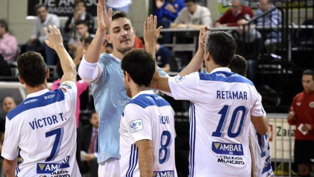 Bernad, Tejel, Retamar y Richi Felipe celebran la victoria ante Antequera. Foto: Pedro Serrano