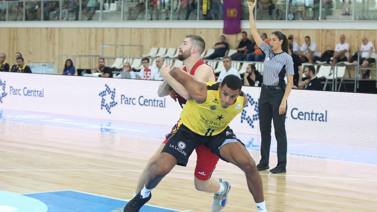 Tecnyconta Zaragoza e Iberotar Tenerife ya midieron fuerzas en la pretemporada. Foto: Iberostar Tenerife