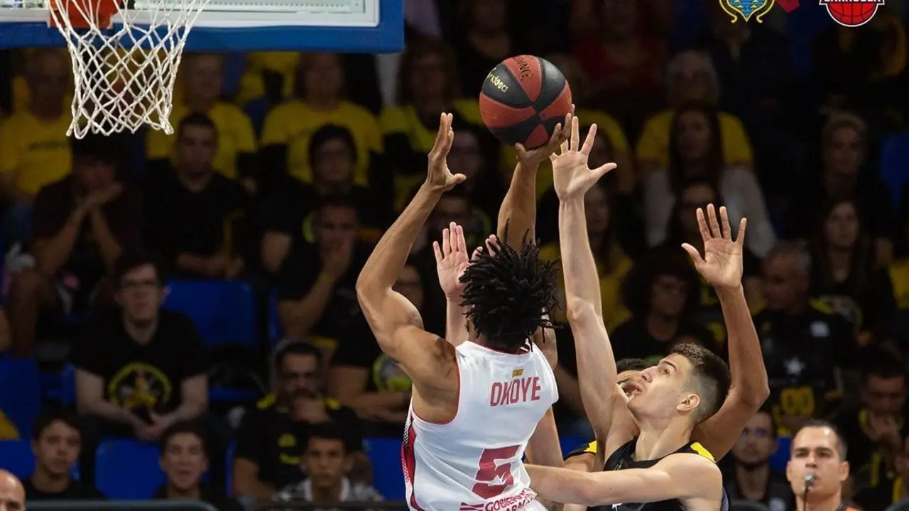 Stan Okoye ha sido el h&eacute;roe del triunfo con su triple final. Foto: ACB