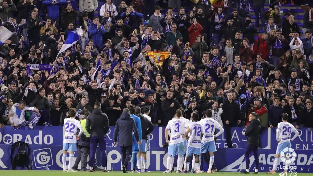 Los jugadores del Zaragoza aguantaron el enfado de la afici&oacute;n tras perder con el Granada en la primera vuelta. Foto: LaLiga 1/2/3