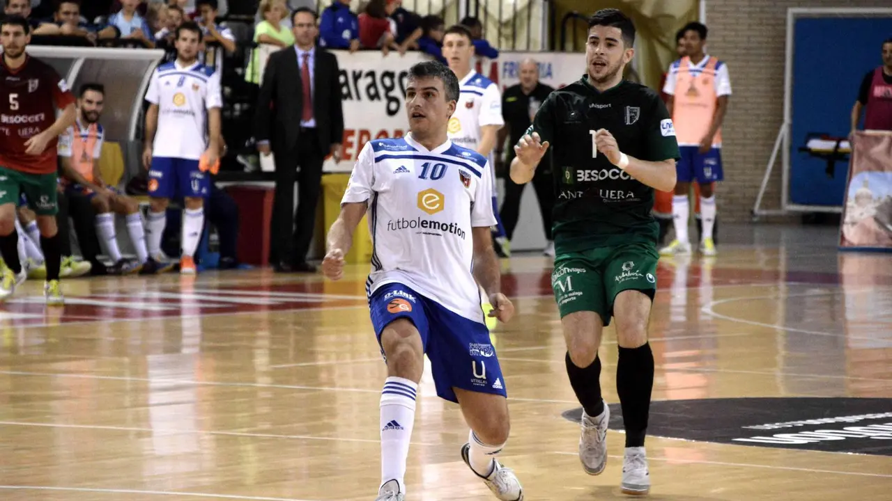 Carlos Retamar, en un partido contra el Antequera. Foto: Pedro Serrano