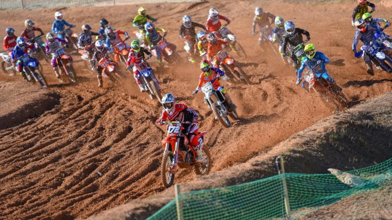 Salida de una de las carreras deMXS18, este domingo en MotorLand Arag&oacute;n. Foto: Agency Sport Media.