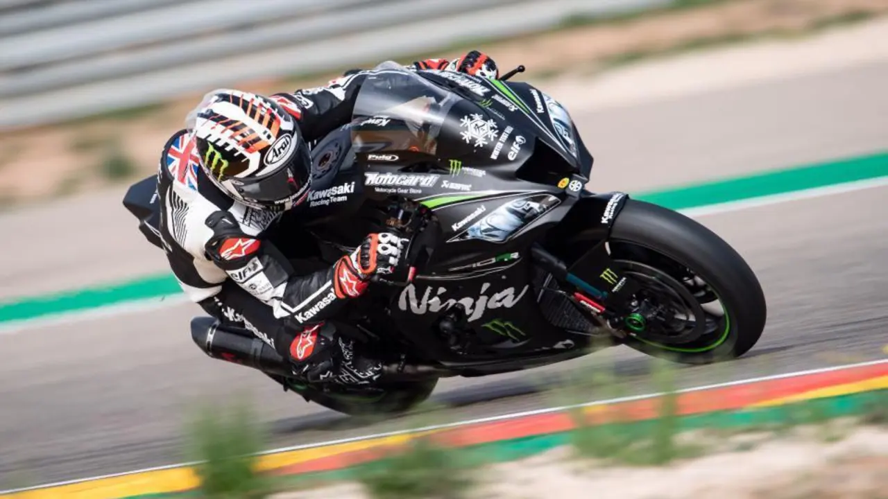 Leo Haslam probando la nueva moto. | Foto: MotorLand Arag&oacute;n