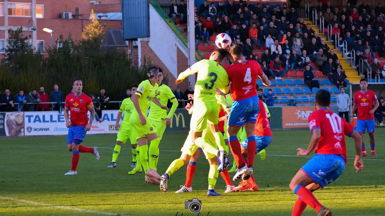 El CD Teruel en Pinilla durante el partido de liga contra el Bar&ccedil;a B| Foto: Pedro Sabio