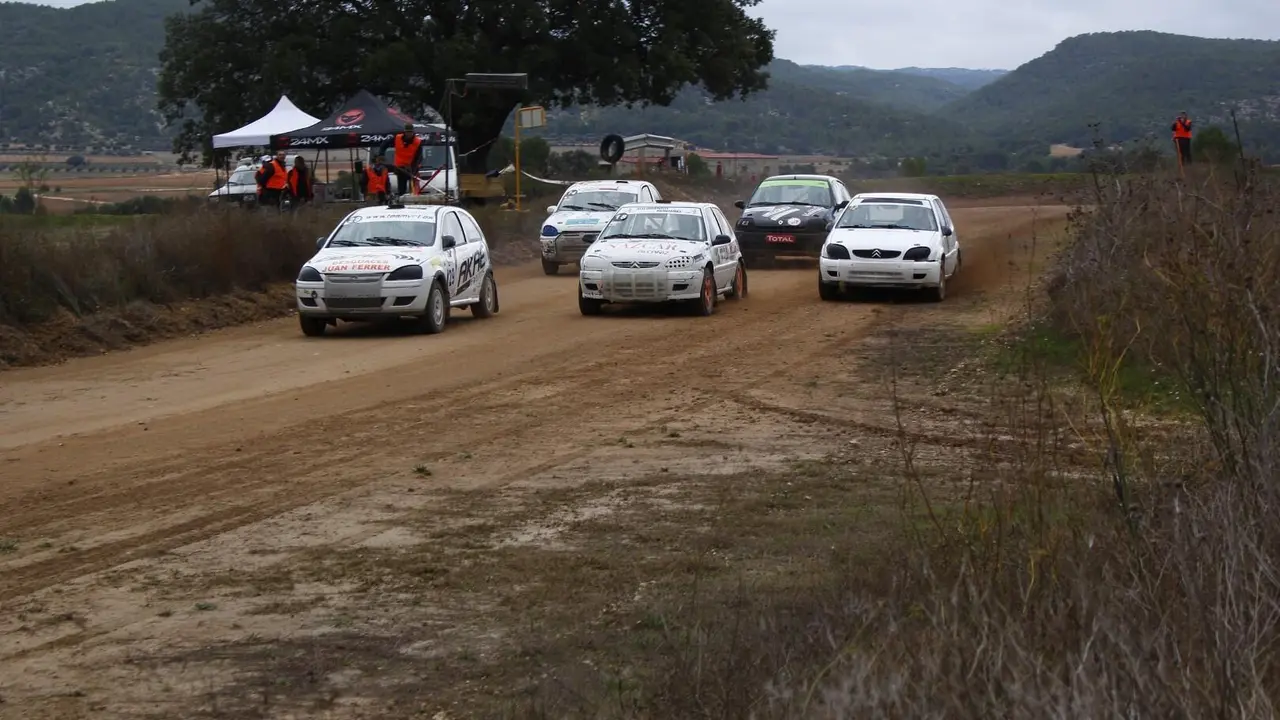Imagen de una de las carreras disputadas hoy en el circuito permanente de Aguaviva, en Teruel. Foto: Fada