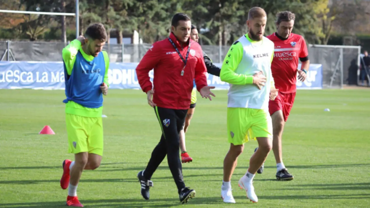 Francisco exige al m&aacute;ximo a sus jugadores | Foto: SD Huesca