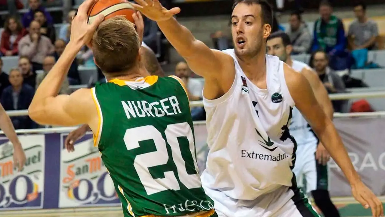 Rauno Nurger se dispone a lanzar a canasta | Foto: C.Pascual