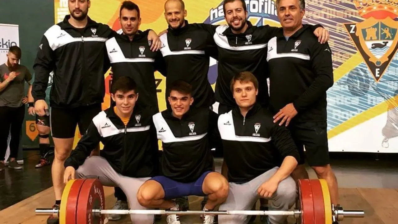 Imagen del equipo de Halterofilia del CN Helios, que participa este s&aacute;bado en el campeonato que se celebra en Madrid. Foto: CN Helios