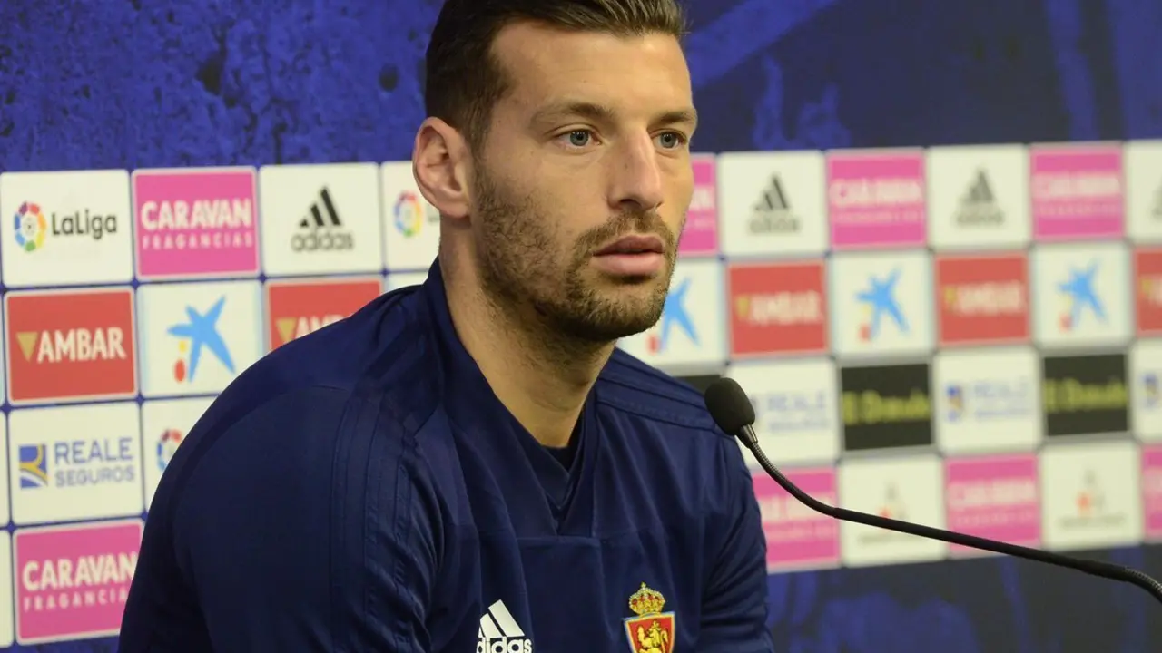 Perone en sala de prensa. | Foto: Real Zaragoza