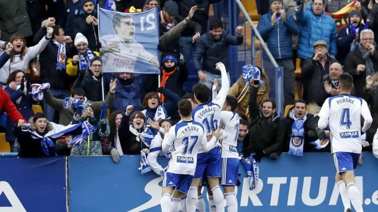 Eguaras, Lasure y Perone celebran un gol zaragocista | Foto: La Liga
