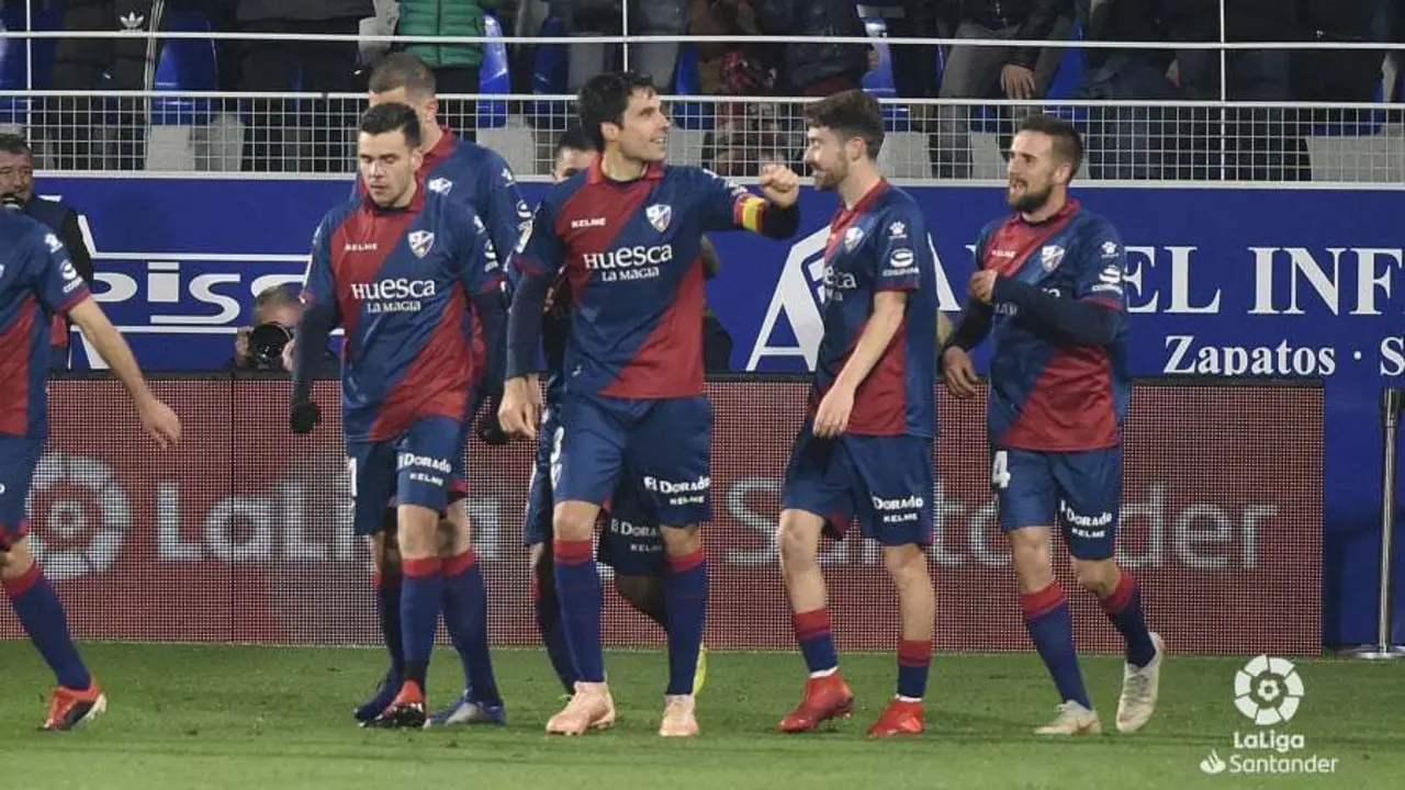 Los jugadores celebran el gol de Etxeita ante el Levante | Foto: LaLiga