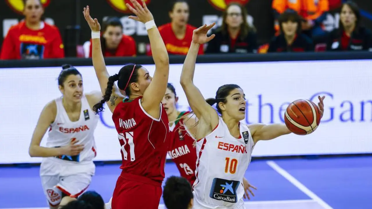 La Selecci&oacute;n Espa&ntilde;ola en la clasificaci&oacute;n para el Eurobasket. | Foto: El Pa&iacute;s