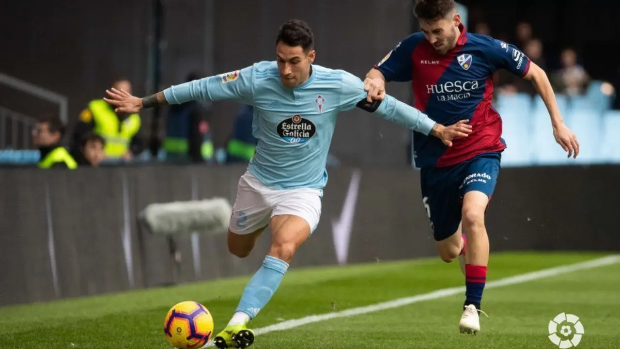 Mpi persigue a Hugo Mallo, que firm&oacute; un gran partido. Foto: LaLiga Santander