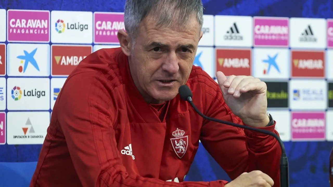 Alcaraz en rueda de prensa en la Ciudad Deportiva. | Foto: Real Zaragoza
