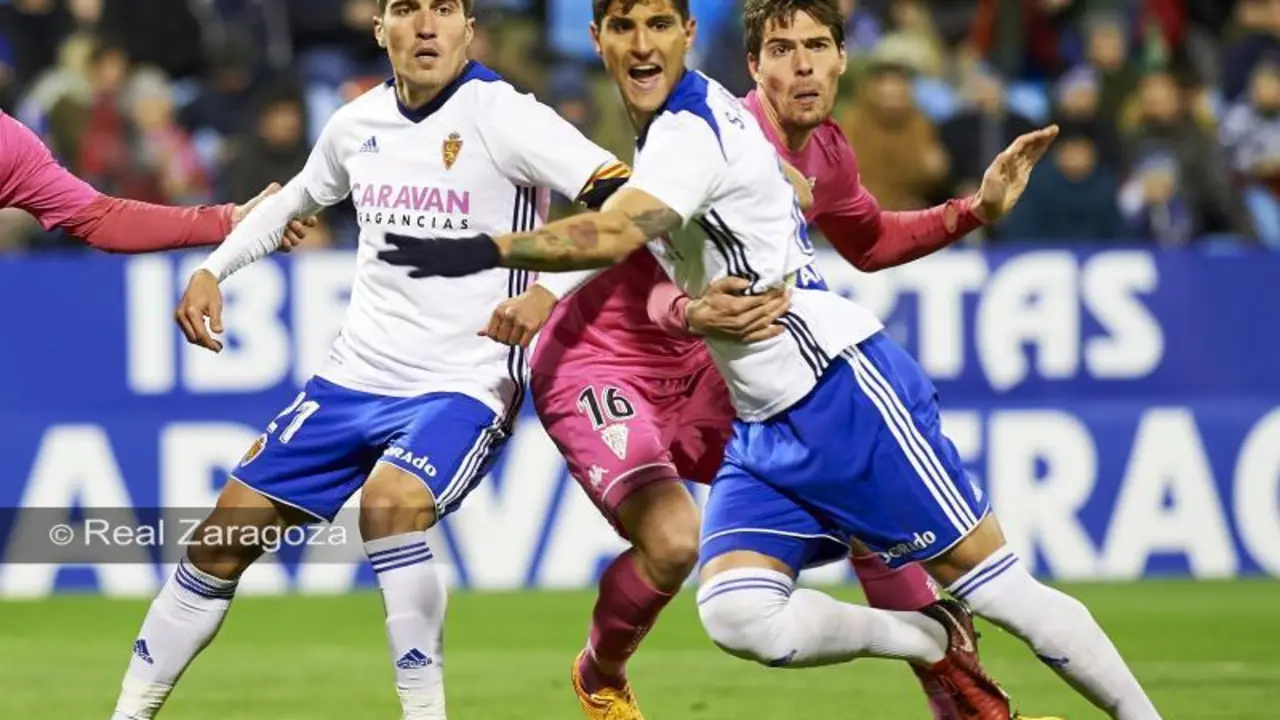 Zapater en el partido ante el C&oacute;rdoba. | Foto: Real Zaragoza