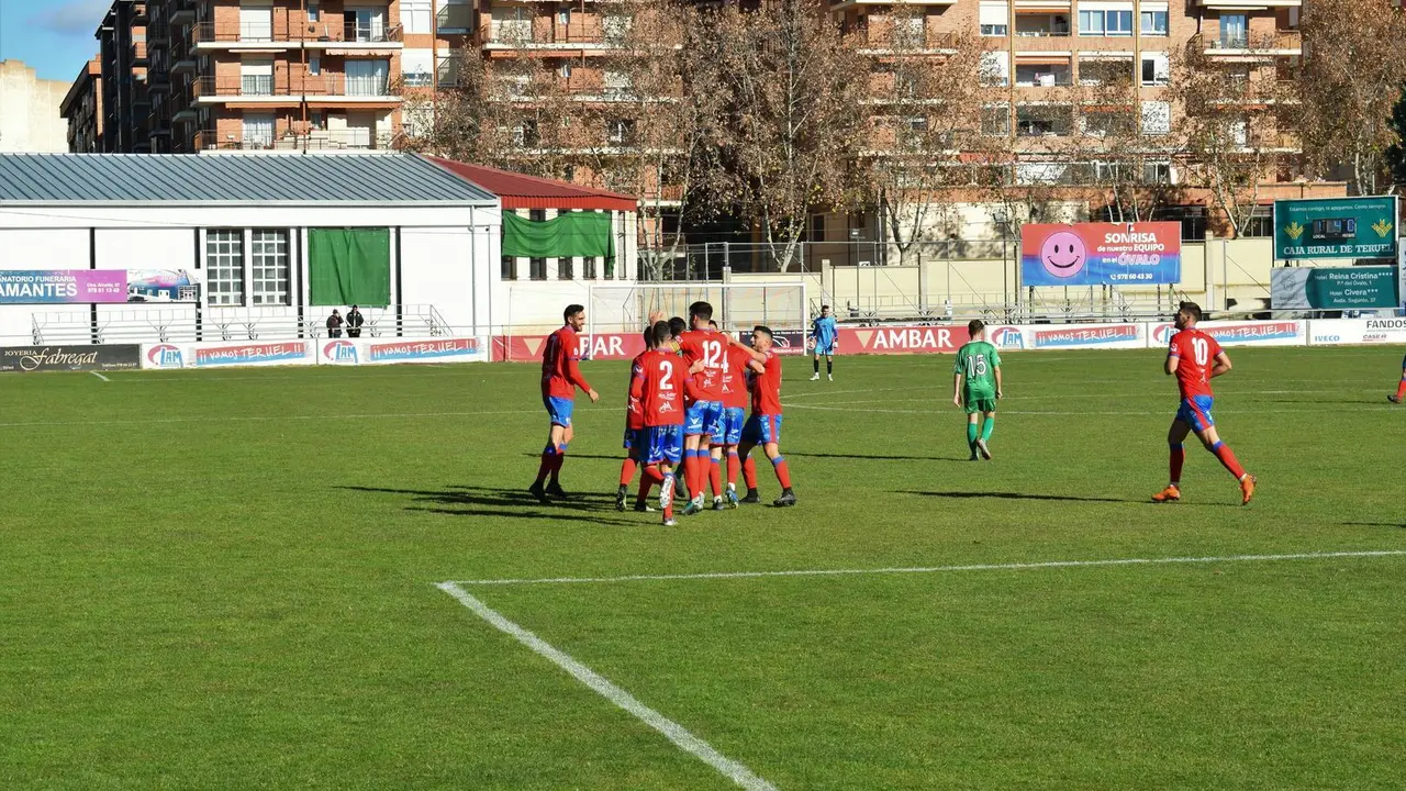 Jugadores del CD Teruel reunidos. | Foto: Isabel Traver
