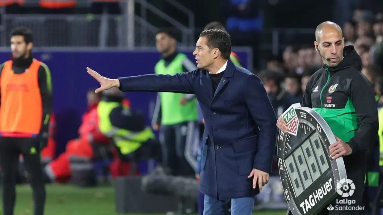 Francisco imparte &oacute;rdenes durante un encuentro. Foto: LaLiga Santander
