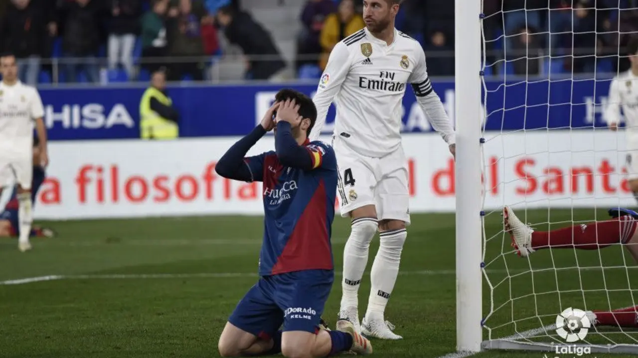 Melero se lamenta de una ocasi&oacute;n perdida ante el Real Madrid | Foto: LaLiga