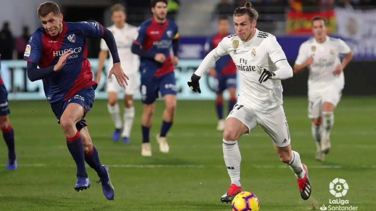 Bale monta un contra ataque en el partido de El Alcoraz | Foto: LFP
