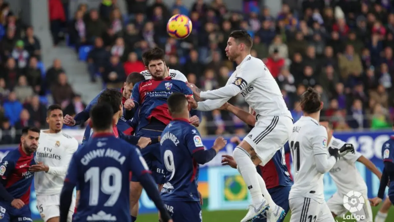 Imagen durante el partido en El Alcoraz entre la SD Huesca y el Real Madrid | Foto: LFP