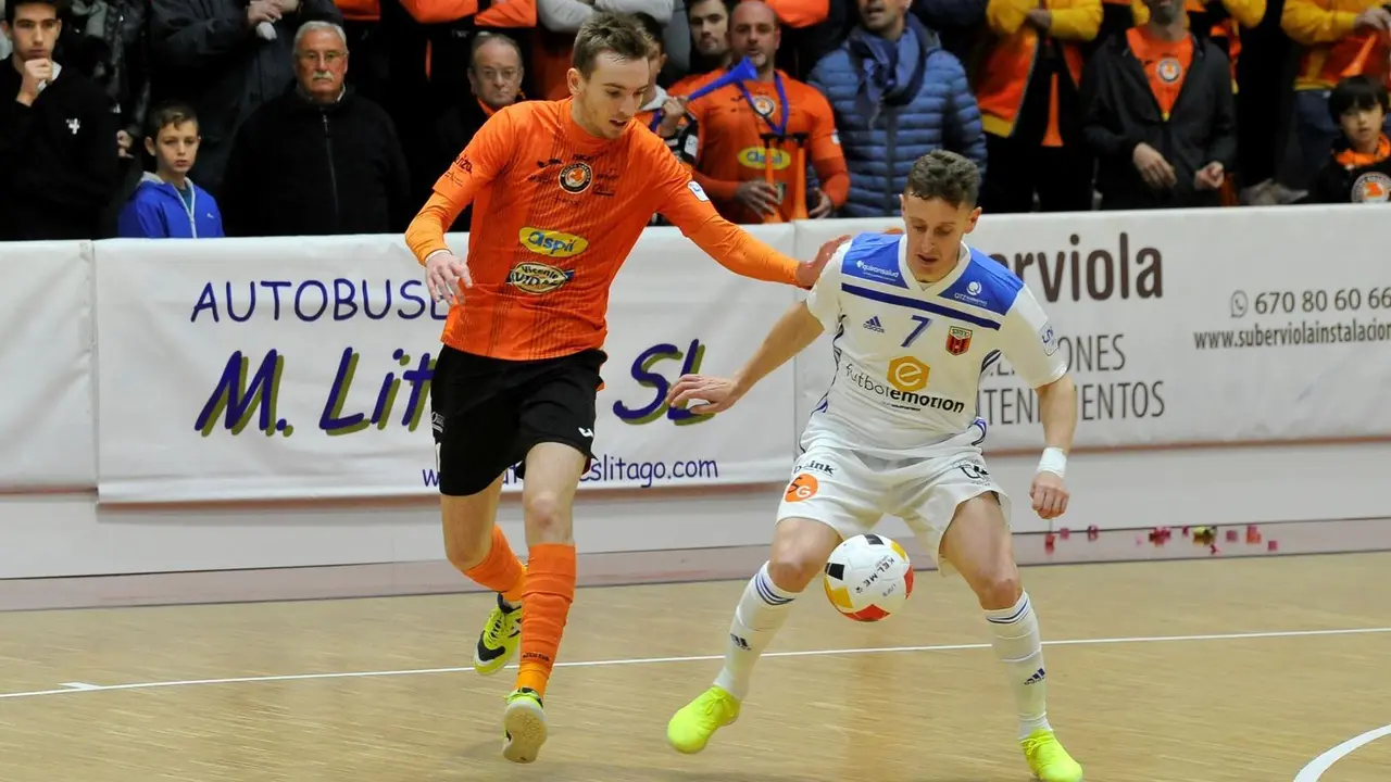 V&iacute;ctor Tejel, en el duelo de Copa en Tudela ante Ribera Navarra. Foto: To&ntilde;o de la Parra