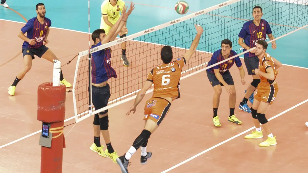 Imagen del partido disputado entre el CV Teruel y el Bar&ccedil;a Voleibo en la primera vuelta | Foto: Club Voleibol Teruel