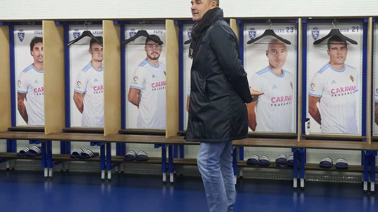 V&iacute;ctor Fern&aacute;ndez en el vestuario zaragocista. | Foto: Real Zaragoza