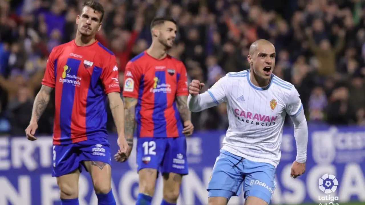 Pombo celebra el tanto del Real Zaragoza ante el Extremadura de la primera vuelta. Foto: LaLiga 1/2/3