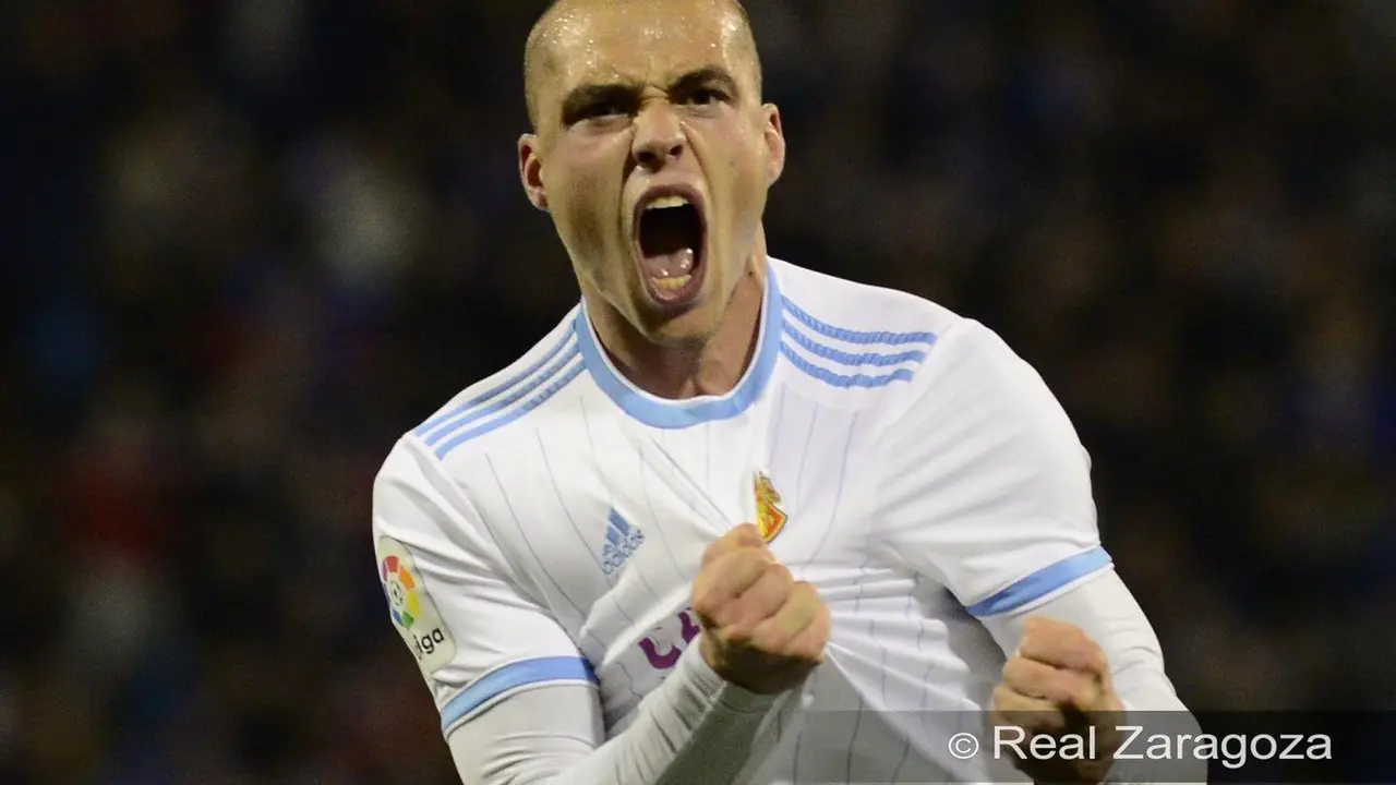 Pombo en plena celebraci&oacute;n de su gol al Extremadura | Foto: Real Zaragoza