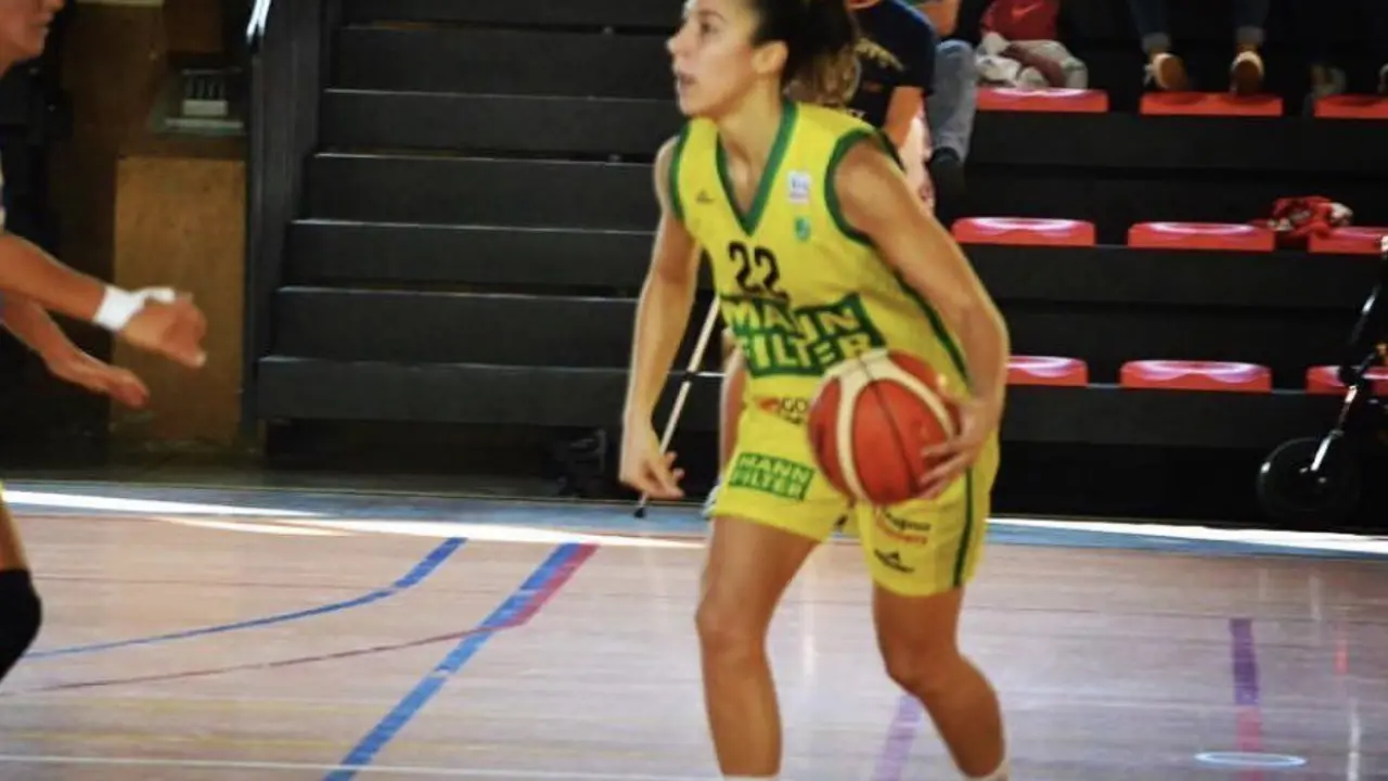 Laia Flores dirige una jugada. Foto: Mann Filter Casablanca