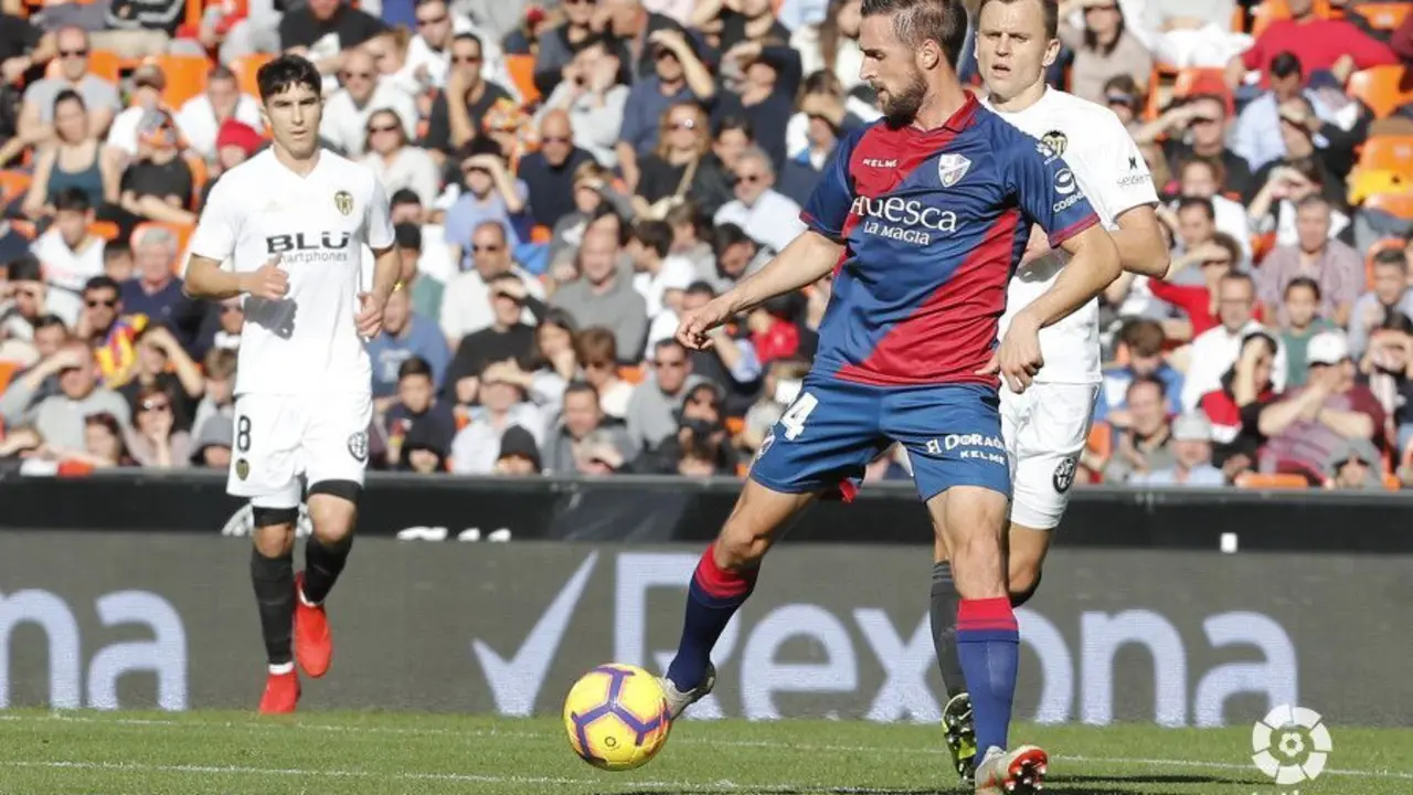 Miram&oacute;n ha sido la mejor incorporaci&oacute;n de la SD Huesca en la l&iacute;nea defensiva.| Foto: LaLiga