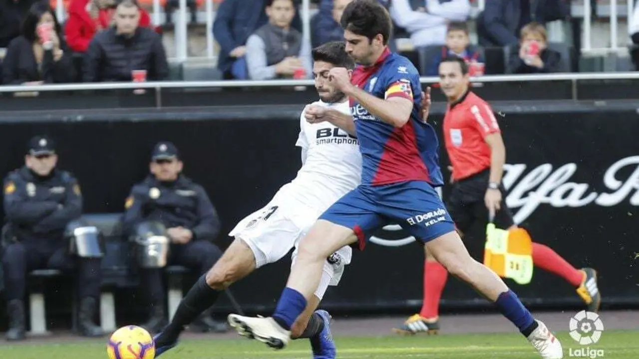Melero ante el Valencia. Foto: LaLiga Santander