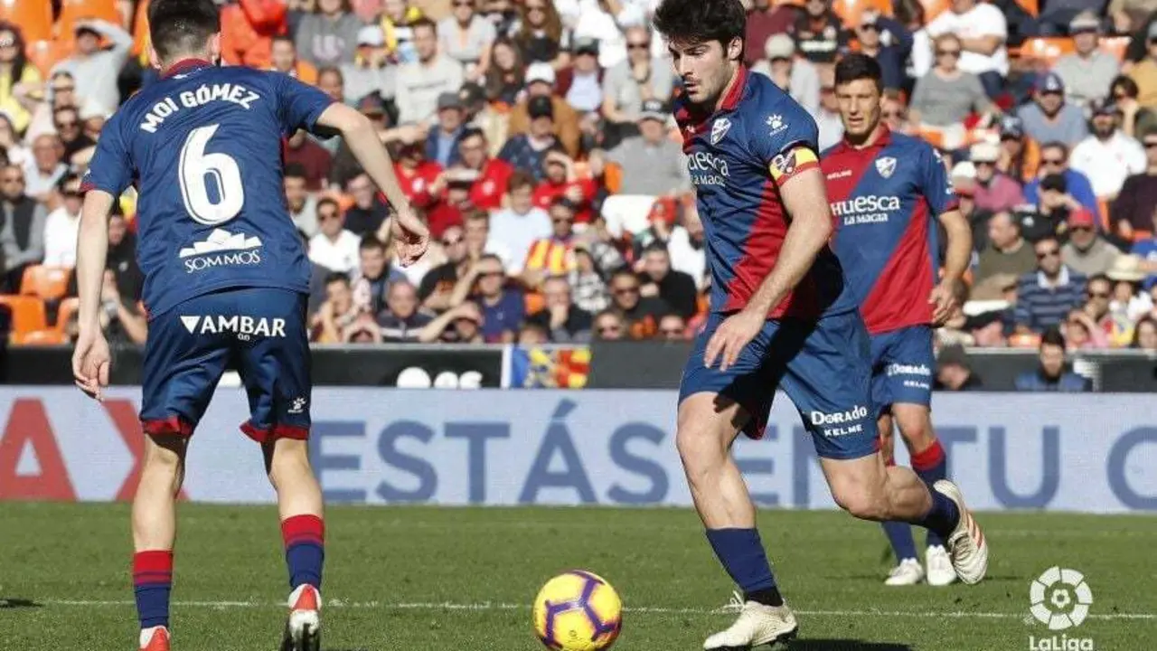 Gonzalo Melero no ha tenido su mejor d&iacute;a y el Huesca lo ha sufrido. | Foto: LFP 
