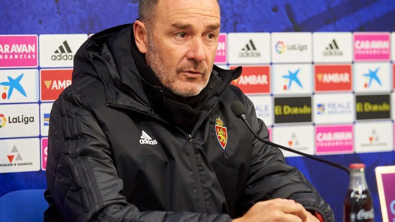 V&iacute;ctor Fern&aacute;ndez en sala de prensa. | Foto: Real Zaragoza