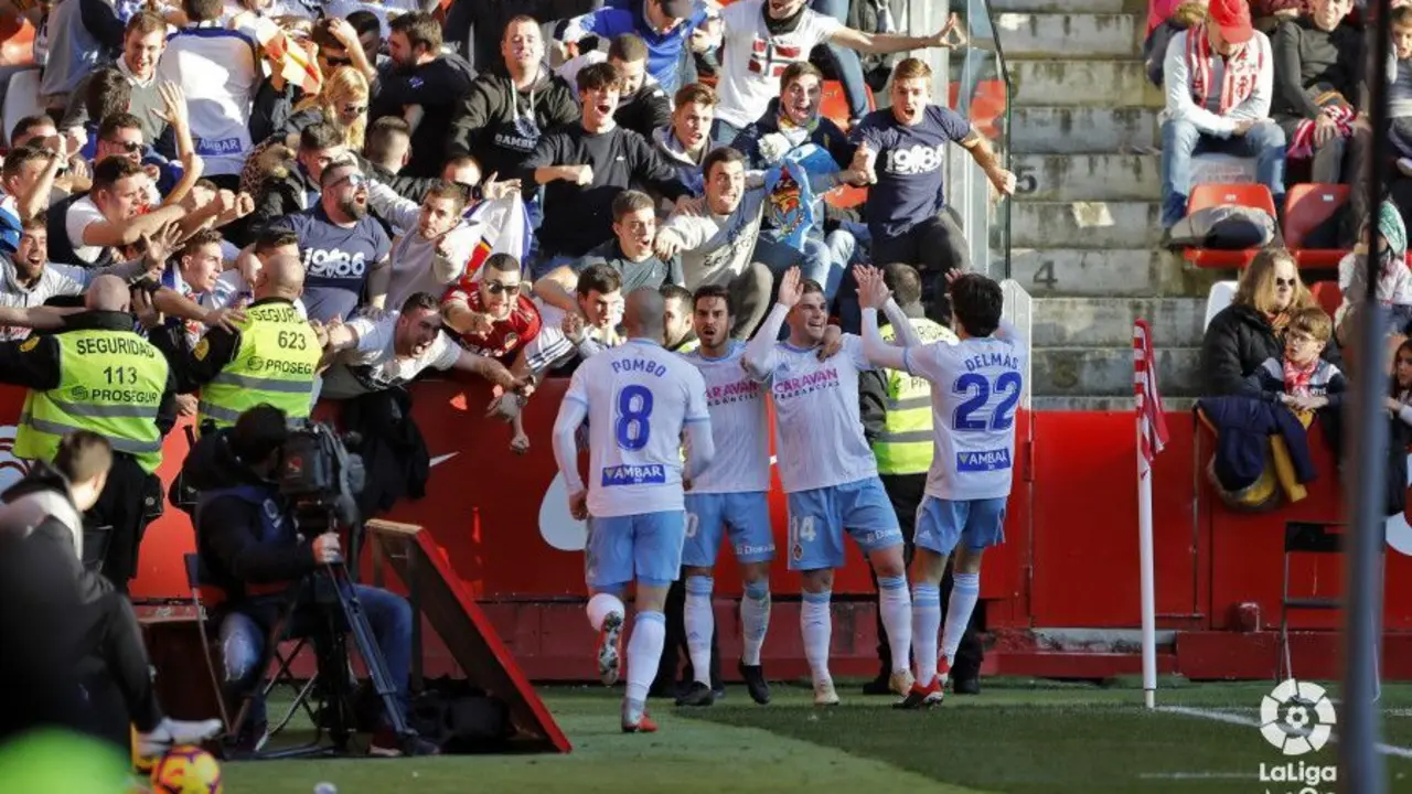 Los jugadores del Real Zaragoza celebran un gol ante el Sporting en El Molin&oacute;n en la temporada 2018 -2019. I Foto: La Liga
