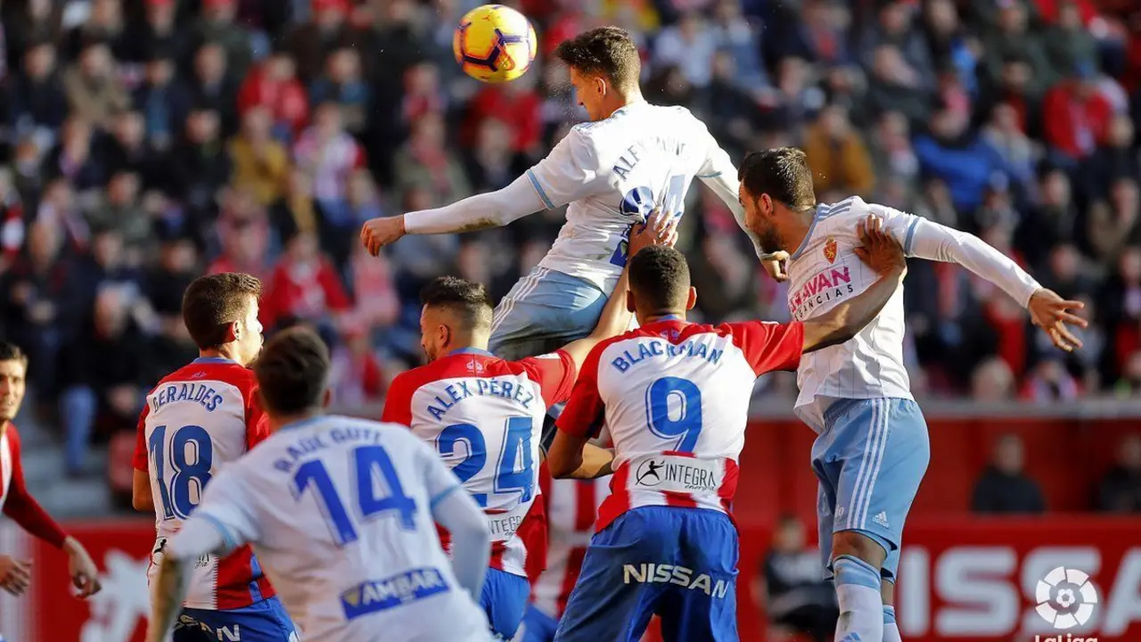 &Aacute;lex Mu&ntilde;oz fue el autor del empate a 1 tras un enorme remate de cabeza | Foto: LaLiga