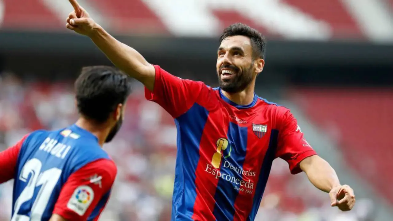 Enric G&aacute;llego ser&aacute; el primer refuerzo invernal oscense. | Foto: El Pa&iacute;s