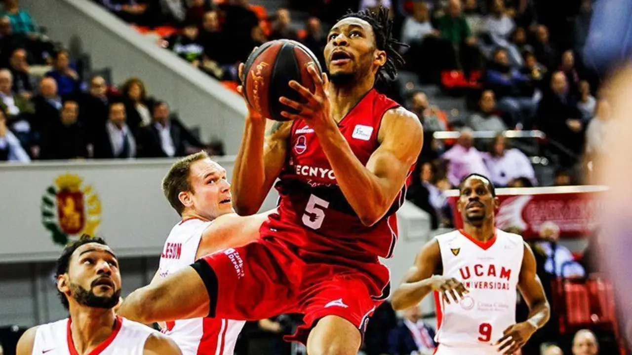 Stan Okoye convirti&oacute; 29 puntos ante el Murcia. Foto: Esther Casas/Tecnyconta Zaragoza