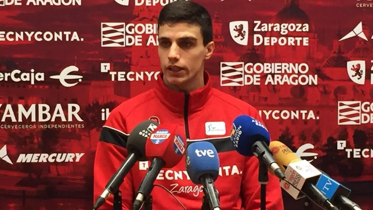 Aloc&eacute;n en rueda de prensa. Foto: Basket Zaragoza