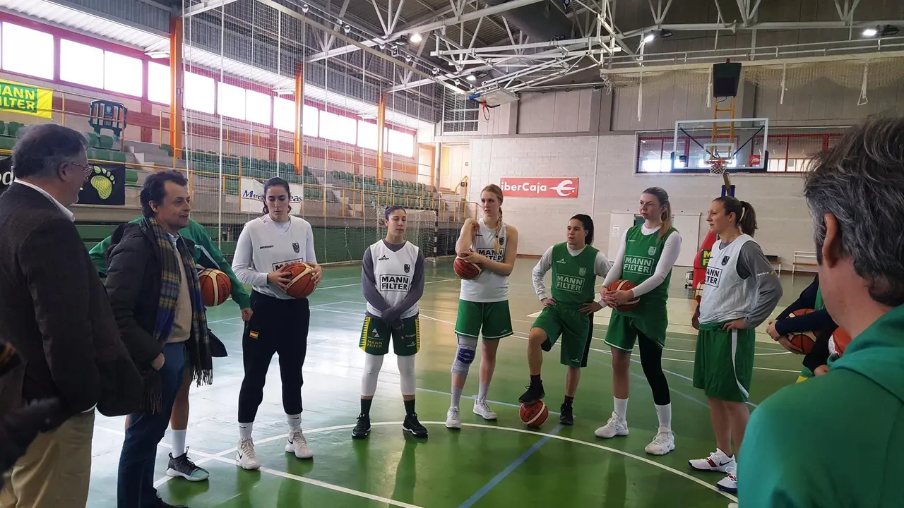 El presidente del club, Daniel Gimeno, se dirige a la plantilla. Foto: Stadium Casablanca