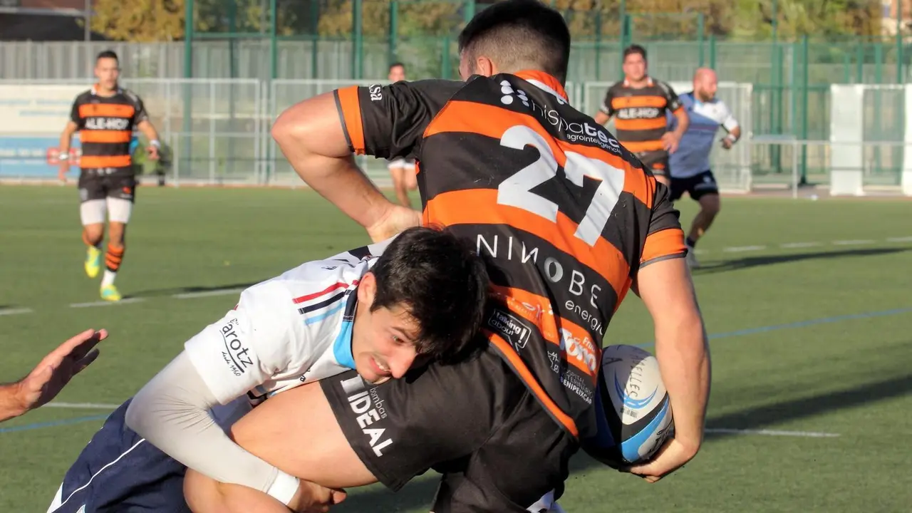 Momento del partido ante Les Abelles. Foto: Paco Gonz&aacute;lvez