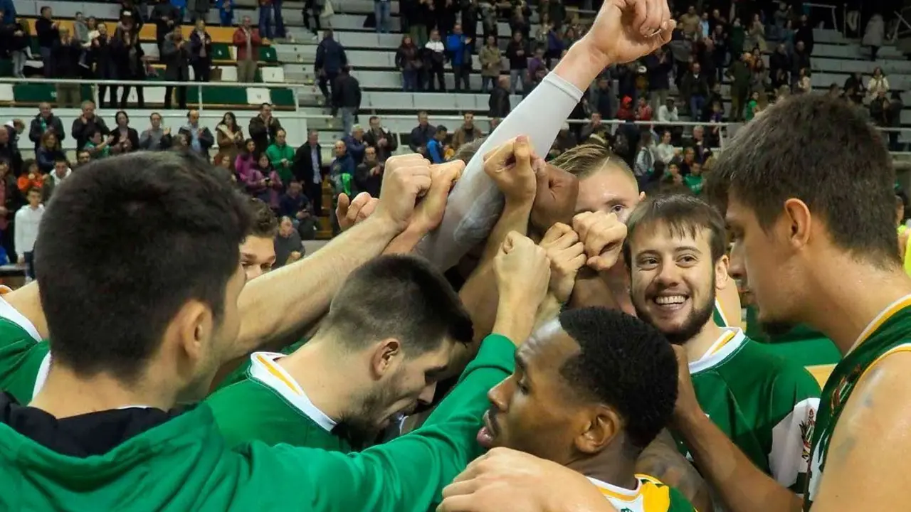 El trabajo en el equipo una de las claves de esta gran primera vuelta | Foto: C.Pascual