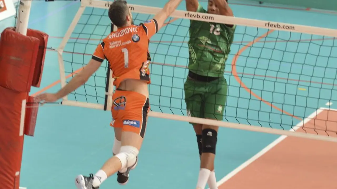 El CV Teruel derrota en los Planos al Unicaja Almer&iacute;a en la segunda vuelta de Superliga. | Foto: CV Teruel